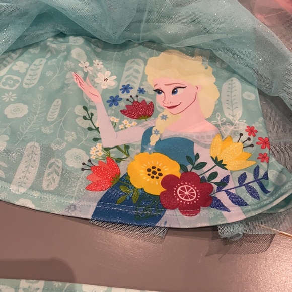 Disney girls 2 piece Swimwear. Size: 5/6y W: Tulle lining in the front w/ flower - Picture 2 of 6